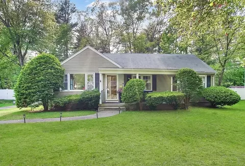 48 Maplewood St, Longmeadow, MA 01106