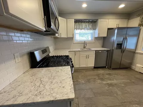 672 Grinnell St, Fall River, MA 02721 photo 10