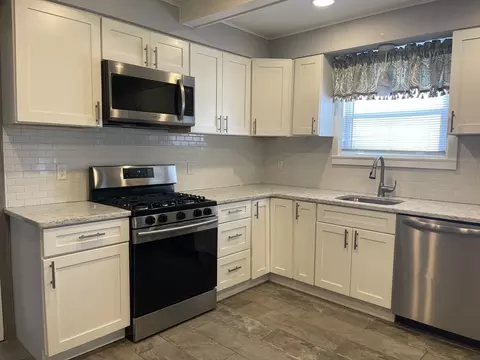 672 Grinnell St, Fall River, MA 02721 photo 9