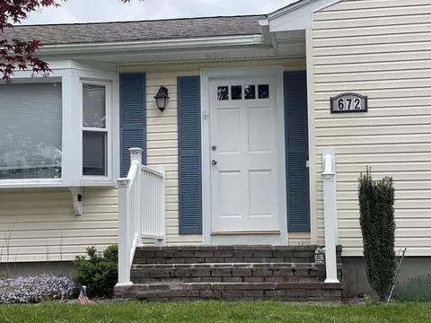672 Grinnell St, Fall River, MA 02721 photo 2