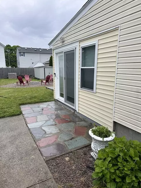 672 Grinnell St, Fall River, MA 02721 photo 4