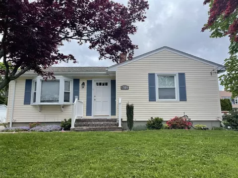 672 Grinnell St, Fall River, MA 02721