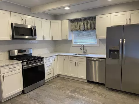 672 Grinnell St, Fall River, MA 02721 photo 8
