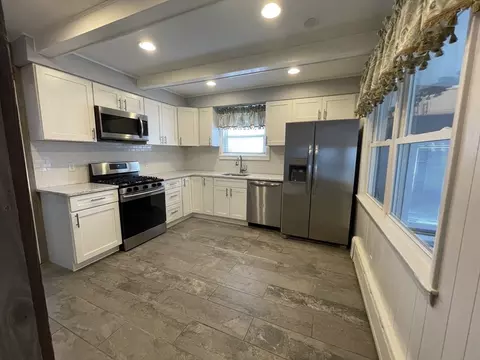 672 Grinnell St, Fall River, MA 02721 photo 12