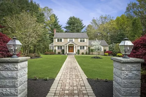 4 Glen Dr, Lynnfield, MA 01940