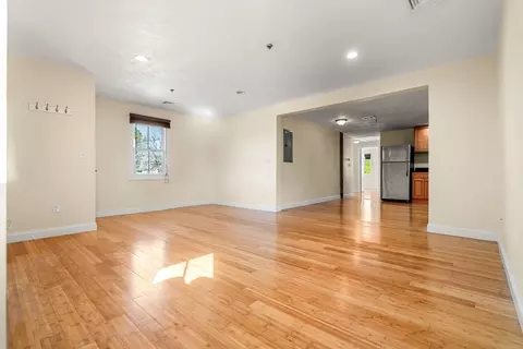 Living - 172 Main St #11, Rowley, MA 01969 photo 2 of 4