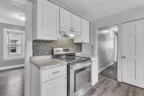 Entry Way - 213 Tyler St, Springfield, MA 01109 photo 1 of 5
