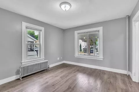 Living - 213 Tyler St, Springfield, MA 01109 photo 4 of 5