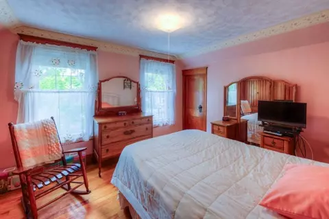 Bedroom - 249 Webster St, Worcester, MA 01603 photo 2 of 5