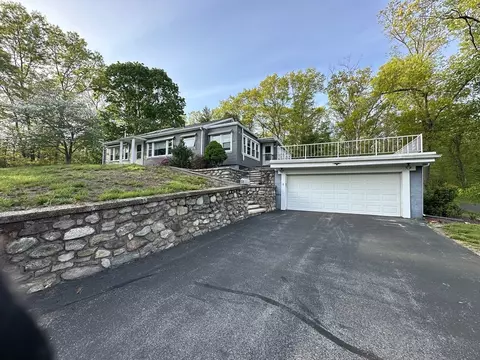 38 Pine St, Dudley, MA 01571