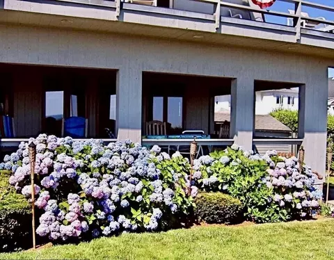 Exterior - 121 Beach Ave, Hull, MA 02045 photo 5 of 6