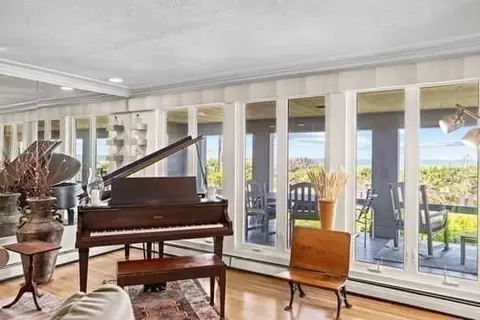 Living - 121 Beach Ave, Hull, MA 02045 photo 3 of 6