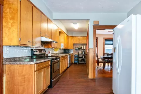 Kitchen - 4 Hackfeld Rd, Worcester, MA 01609 photo 3 of 4
