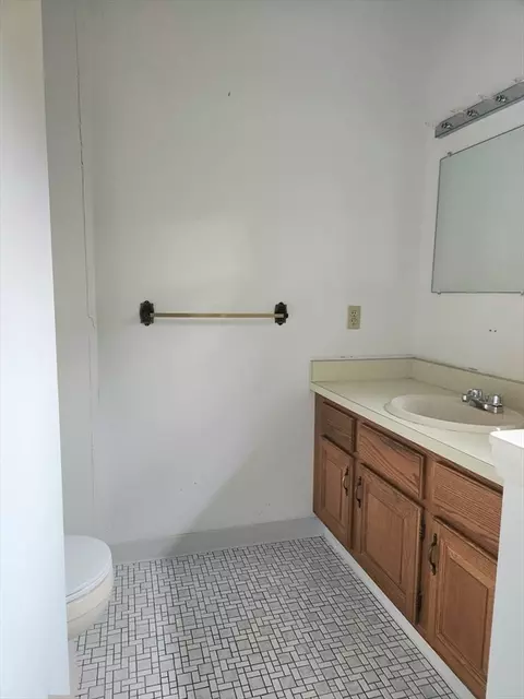 Bath - 42 E Bluff Rd #42, Ashland, MA 01721 photo 2 of 6
