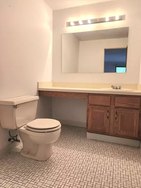 Bath - 42 E Bluff Rd #42, Ashland, MA 01721 photo 1 of 6