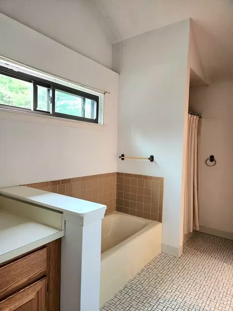 Bath - 42 E Bluff Rd #42, Ashland, MA 01721 photo 3 of 6