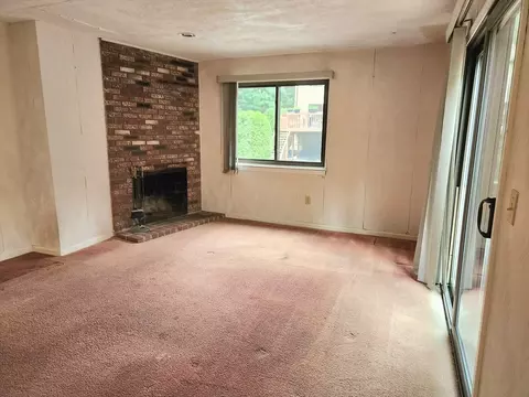 Living - 42 E Bluff Rd #42, Ashland, MA 01721 photo 3 of 8