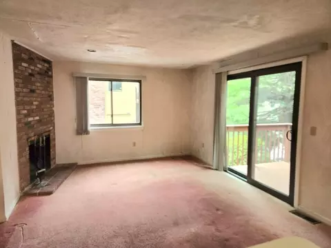 Living - 42 E Bluff Rd #42, Ashland, MA 01721 photo 4 of 8