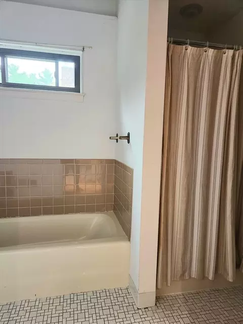Bath - 42 E Bluff Rd #42, Ashland, MA 01721 photo 5 of 6