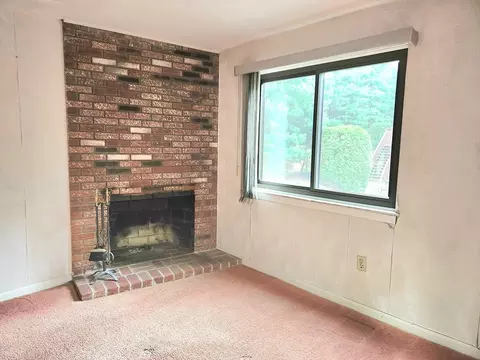 Living - 42 E Bluff Rd #42, Ashland, MA 01721 photo 5 of 8