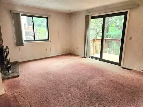 Living - 42 E Bluff Rd #42, Ashland, MA 01721 photo 2 of 8