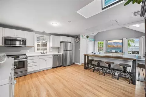8 Dogwood Ln, Wareham, MA 02558