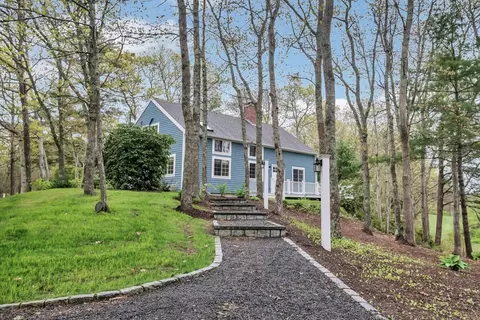15 Greensward Rd, Mashpee, MA 02649