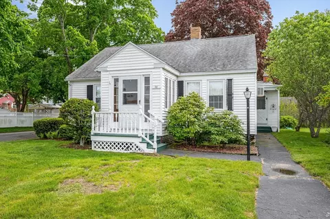 58 Riverdale St, Methuen, MA 01844
