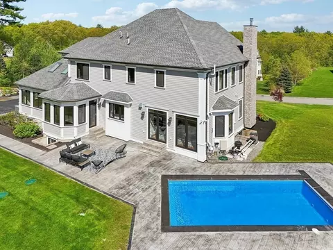 Exterior - 8 Boulder Trl, Walpole, MA 02081 photo 5 of 7