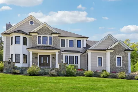 8 Boulder Trl, Walpole, MA 02081