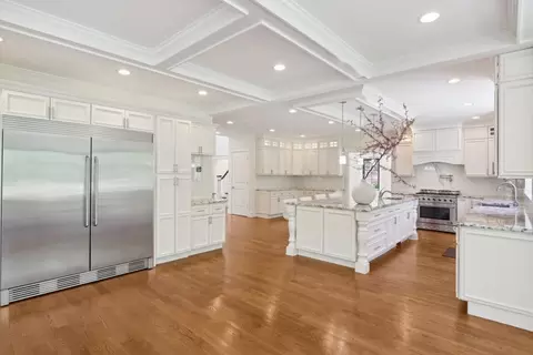 Kitchen - 8 Boulder Trl, Walpole, MA 02081 photo 4 of 4