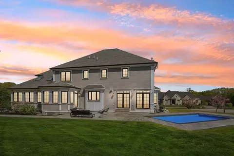 Exterior - 8 Boulder Trl, Walpole, MA 02081 photo 6 of 7