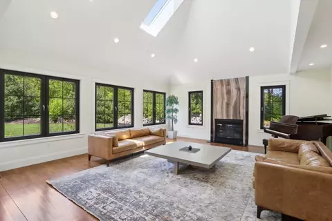 Living - 8 Boulder Trl, Walpole, MA 02081 photo 2 of 4
