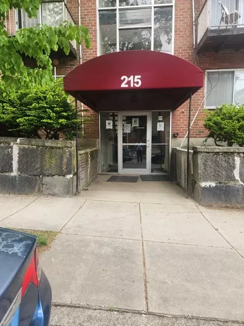 215 Washington Ave #4, Chelsea, MA 02150