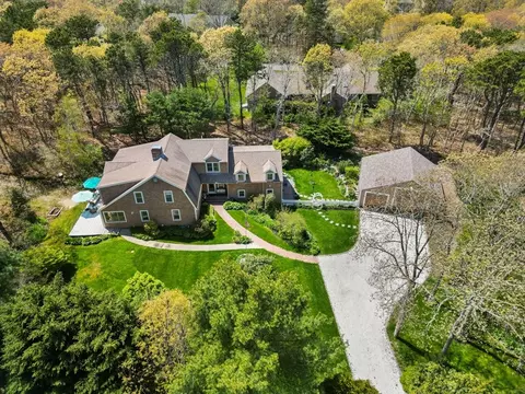 65 Palomino Dr, Barnstable, MA 02630