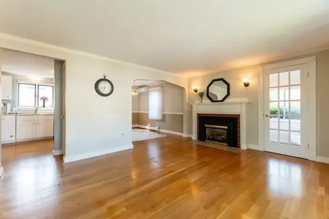 19 Aberdeen Ave, Waltham, MA 02453
