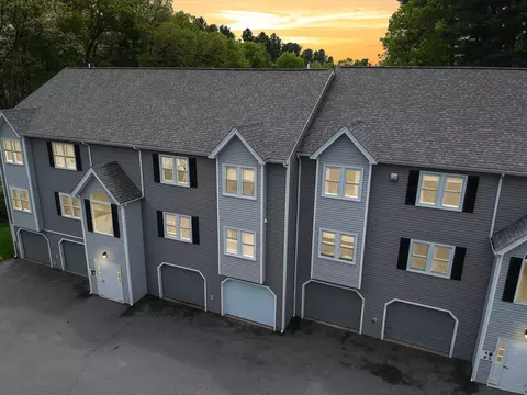 84 Tennis Plaza Rd #32, Dracut, MA 01826