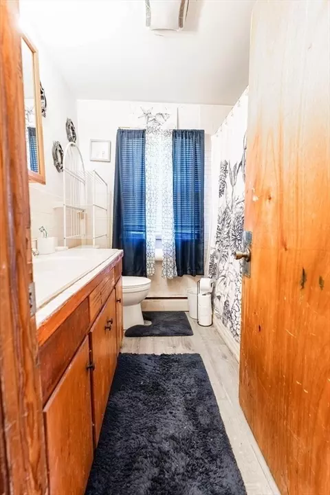 Bath - 386 Grayson Dr, Springfield, MA 01119 photo 2 of 3