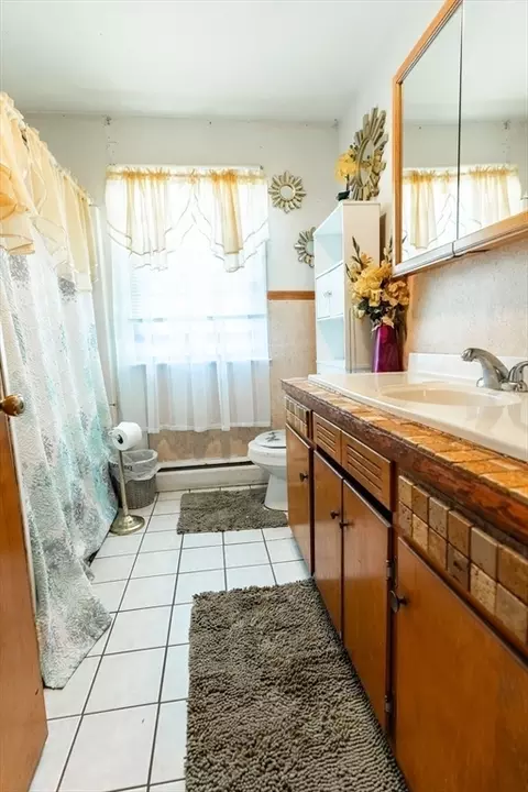 Bath - 386 Grayson Dr, Springfield, MA 01119 photo 1 of 3