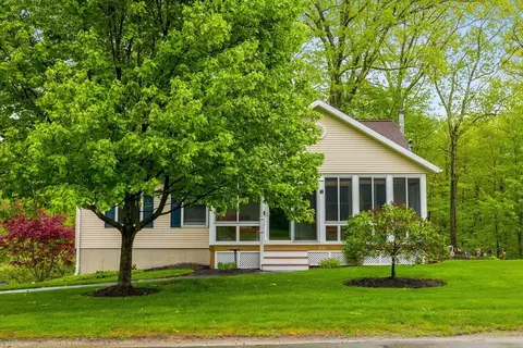 195 Rochdale St, Auburn, MA 01501
