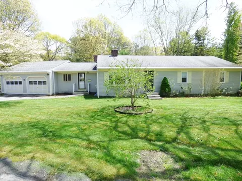 18 Limerick Ct, Barnstable, MA 02632