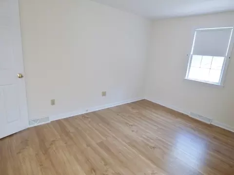 Bedroom - 18 Limerick Ct, Barnstable, MA 02632 photo 3 of 4