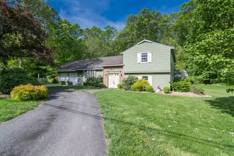 154 Deepwoods Dr, Longmeadow, MA 01106