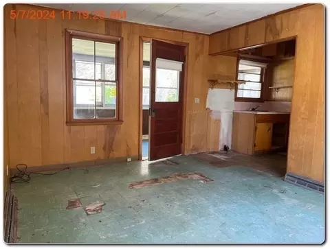 Living - 2 Stevens Ave, Middleton, MA 01949 photo 3 of 3
