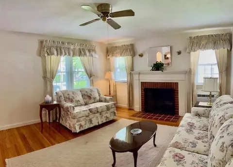 83 Pilgrim Rd, Springfield, MA 01118 photo 14