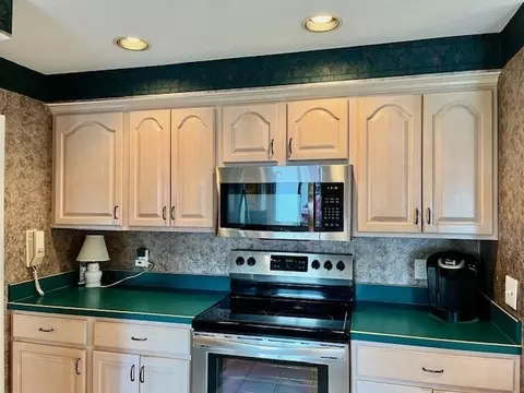 83 Pilgrim Rd, Springfield, MA 01118 photo 6