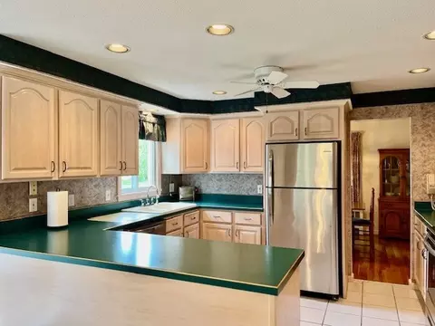 83 Pilgrim Rd, Springfield, MA 01118 photo 5