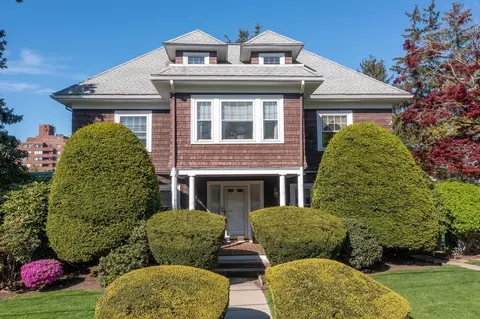 64 Presidents Ln, Quincy, MA 02169