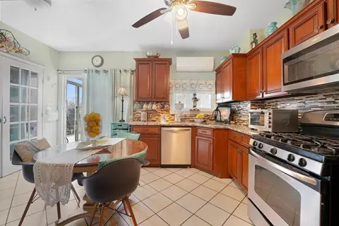 31 Friendship St, Fall River, MA 02724 photo 13