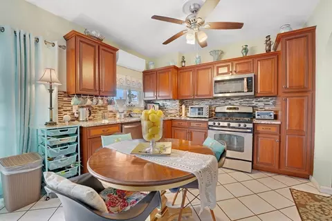 31 Friendship St, Fall River, MA 02724 photo 11